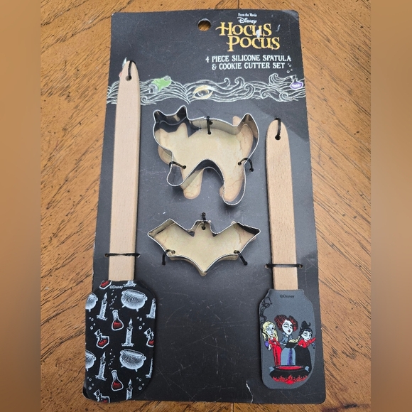 NEW Disney Hocus Pocus 4 Piece Silicone Spatula & Cookie Cutter Set Halloween - Picture 1 of 4